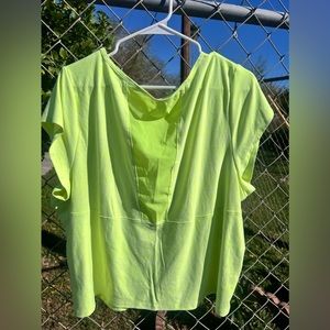 Athletic tee